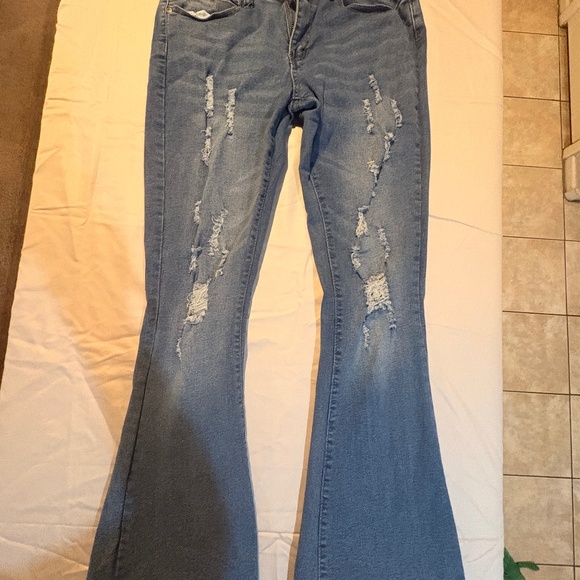 Woman’s skinny flare leg - Picture 1 of 2